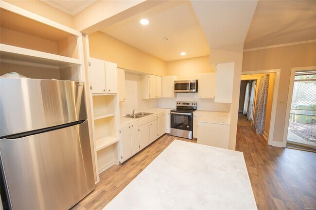 Foto del edificio - 2043 Hazel Hedge Ln