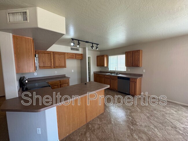 Building Photo - 14787 W Columbine Dr