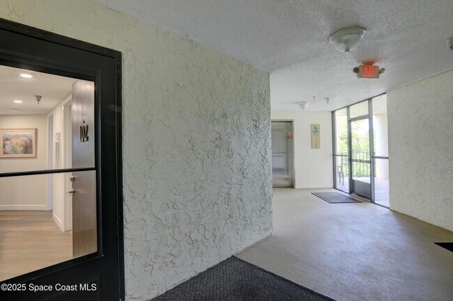 Building Photo - 9612 Riverside Dr