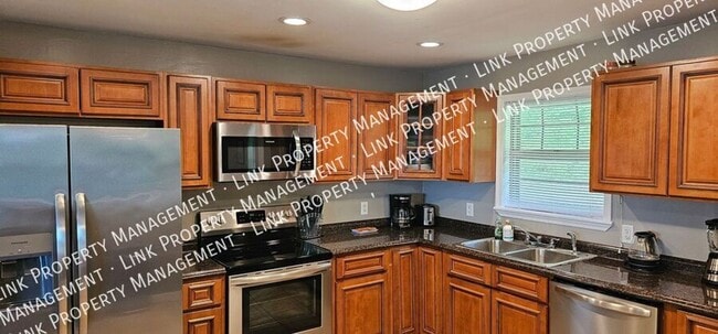 Foto del edificio - Coming in July!  Don't miss this Large 3 or 4 bedroom 2 full baths near Hwy 153/58.