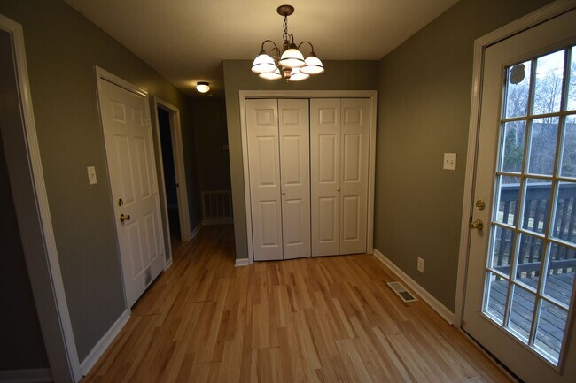 Foto del edificio - 3 Bedroom Pet Friendly Home For Rent Near ...