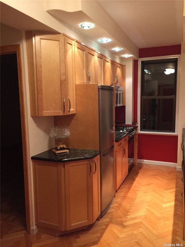 Building Photo - 98-40 64th Ave