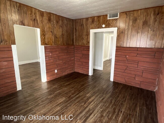 Building Photo - 3 br, 1 bath House - 1013 W Park PL