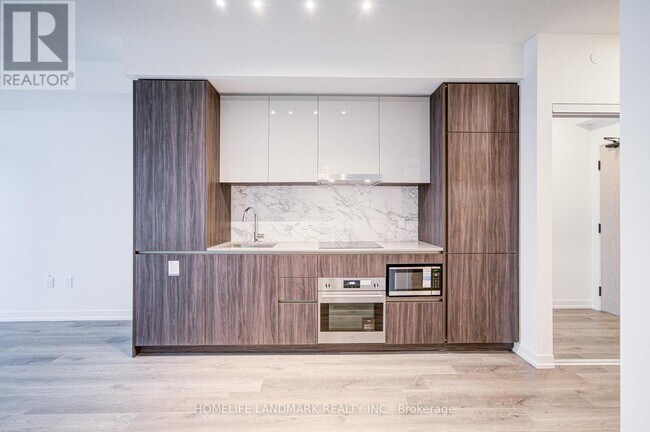 Building Photo - 8 Interchange Wy