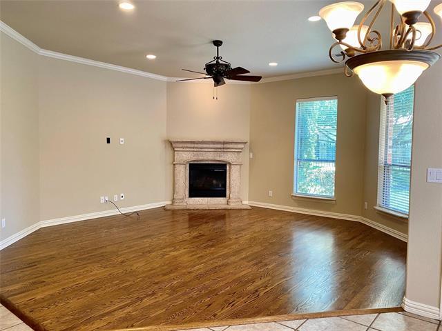 Building Photo - 213 Versailles Ln