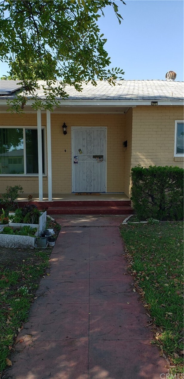 Building Photo - 741 E McKinley Ave