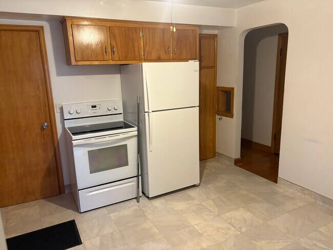 Cocina - 135 S John St