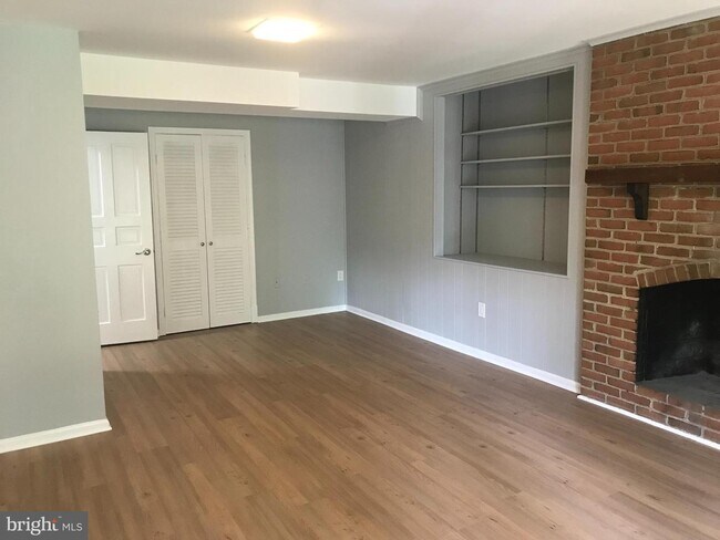 Building Photo - 6419 Wainfleet Ct