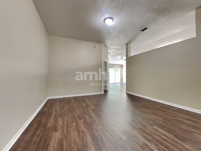 Building Photo - 8213 Abbeyfield Dr