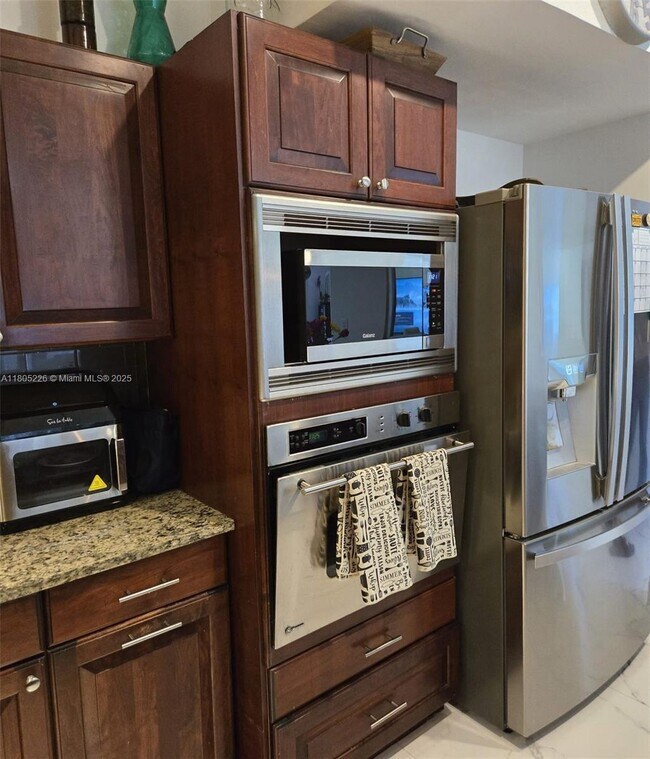 Foto del edificio - 18402 NW 56th Pl
