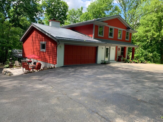 Building Photo - N2781 Wildwood Dr