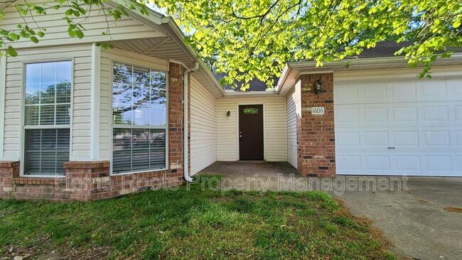 Building Photo - 1606 Cresent St