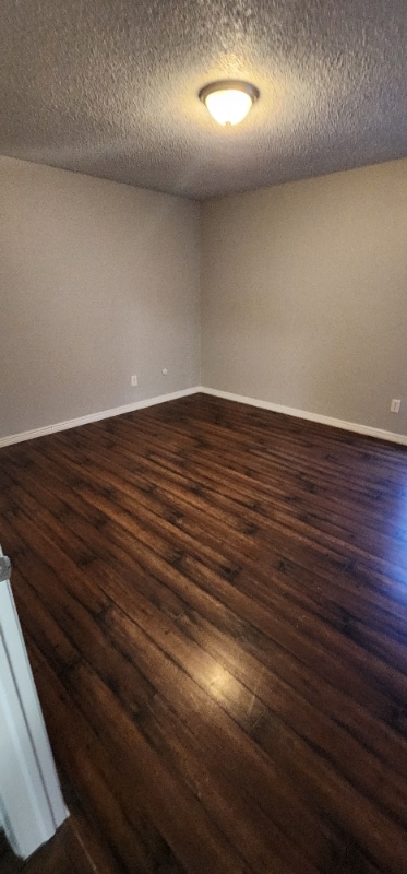 Building Photo - 300 Cottonwood Ln