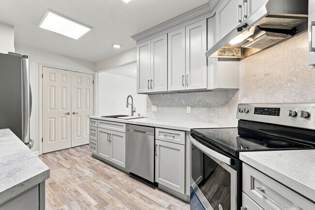 Foto del edificio - Updated 3-Bedroom Home in Cupertino with Top-Rated Cupertino Schools