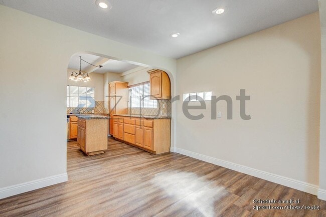 Building Photo - 6406 Lindell Ave
