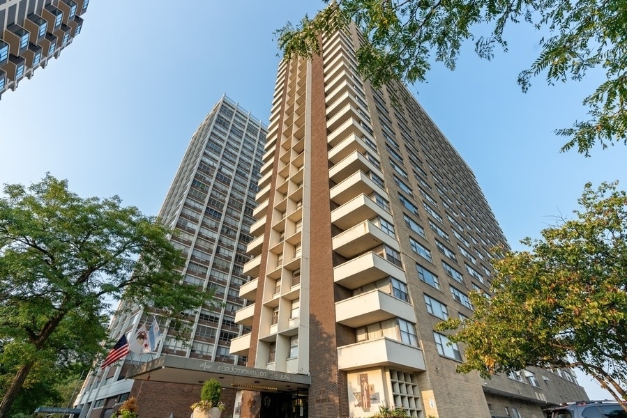 Primary Photo - 6157 N Sheridan Rd