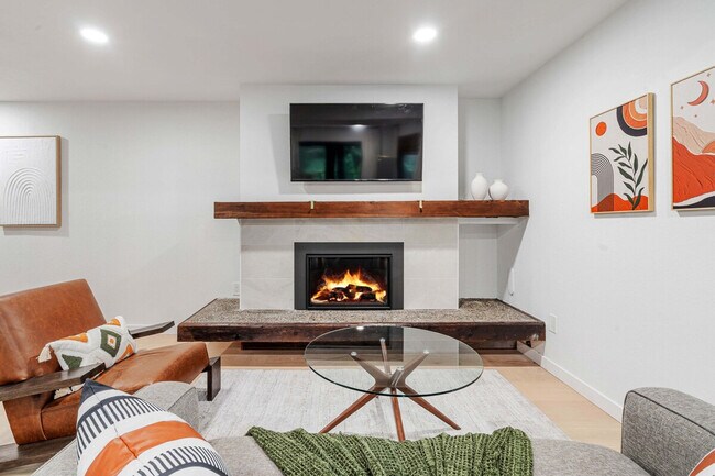 Foto del edificio - 4375 Fernbrook Dr
