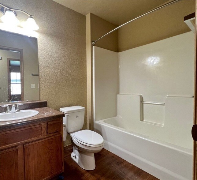 Foto del edificio - 865 Meadowlands Dr