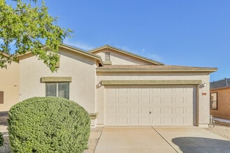 Building Photo - 5990 E Sunrise Cir
