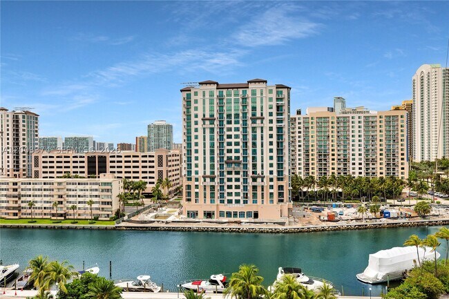 Building Photo - 100 Bayview Dr