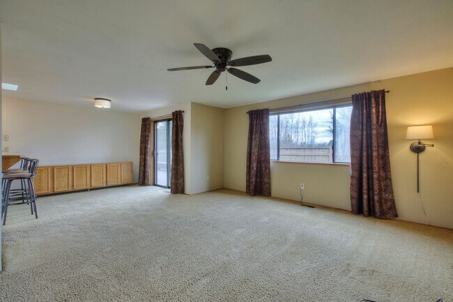 Foto del edificio - Bright & Spacious Rambler off of Cul-de-Sac
