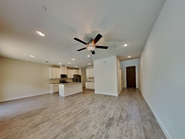 Building Photo - 2716 Majesty Dr