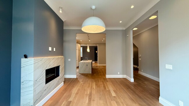 Building Photo - Live the Luxe, Chic Life: 3BR/3.5BA + Park...
