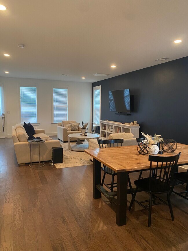 Foto del edificio - 739 Mill Creek Meadow Dr