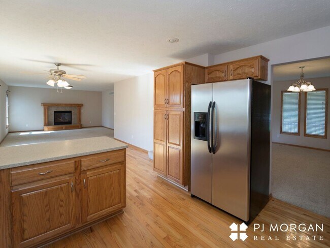Building Photo - Beautiful, 5 Bedroom, 4 Bathroom Bellevue ...