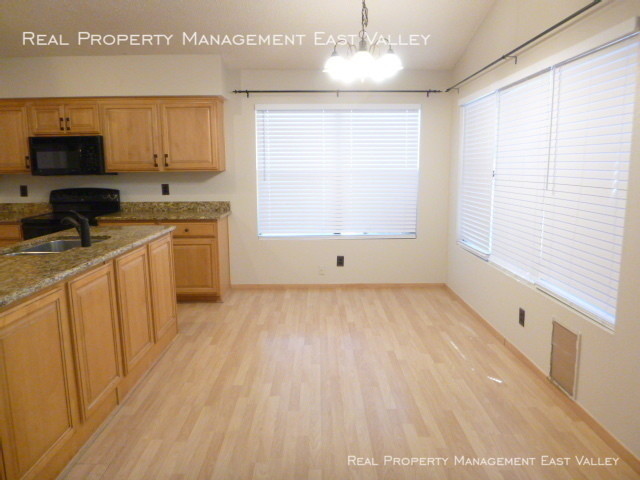 Building Photo - 4 Bedroom with Pool and RV gate in North Mesa