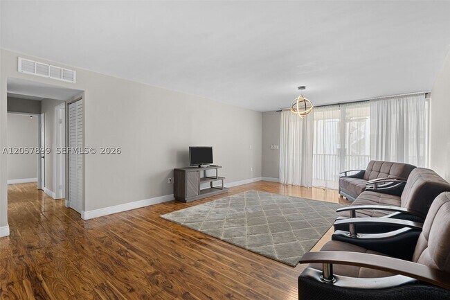 Foto del edificio - 1690 NE 191st St