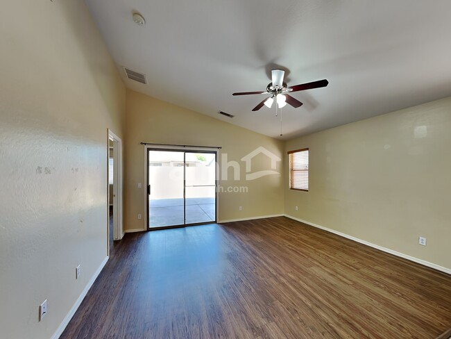 Building Photo - 10772 W Mountain View Dr