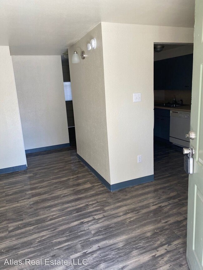 Building Photo - 825-839 E San Miguel St