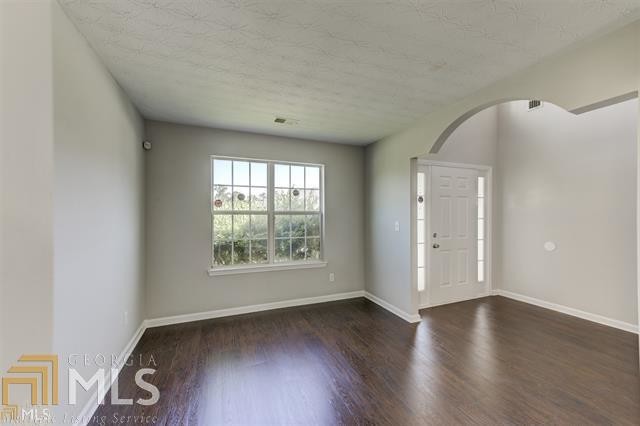 Building Photo - 2896 Two Lakes Cir