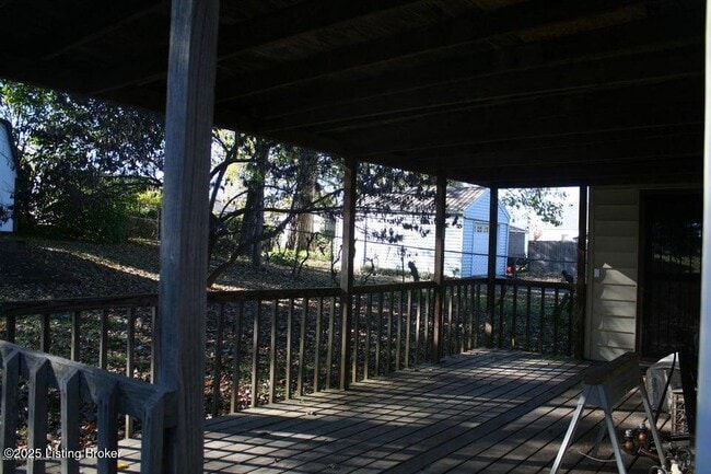 Foto del edificio - 1302 Schiller Ave