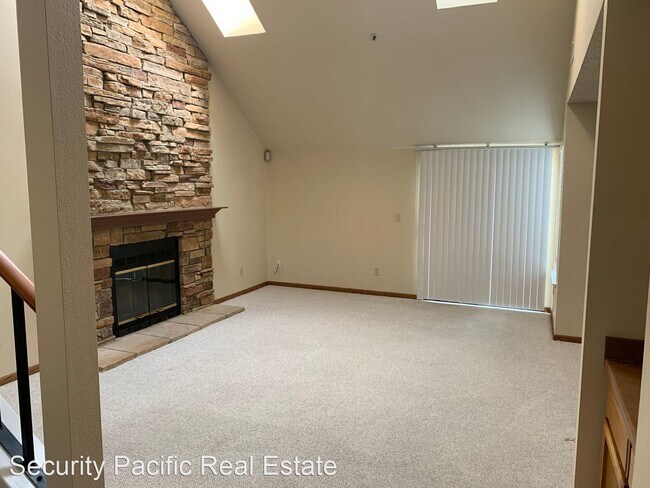 Building Photo - 3 br, 2.5 bath House - 700 Live Oak Lane