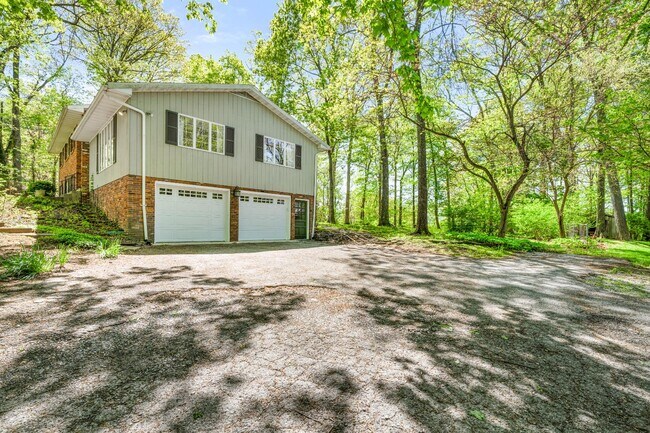 Building Photo - 5518 Woodlyn Rd