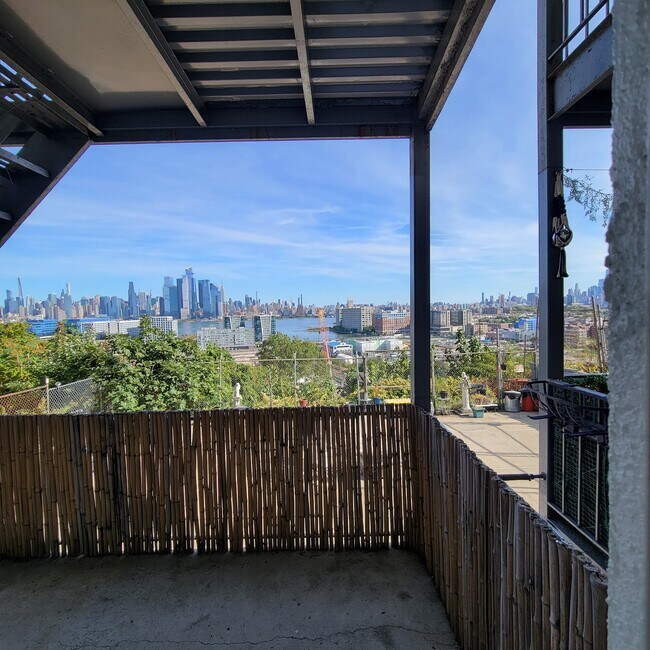 Foto del edificio - 1306 Manhattan Ave