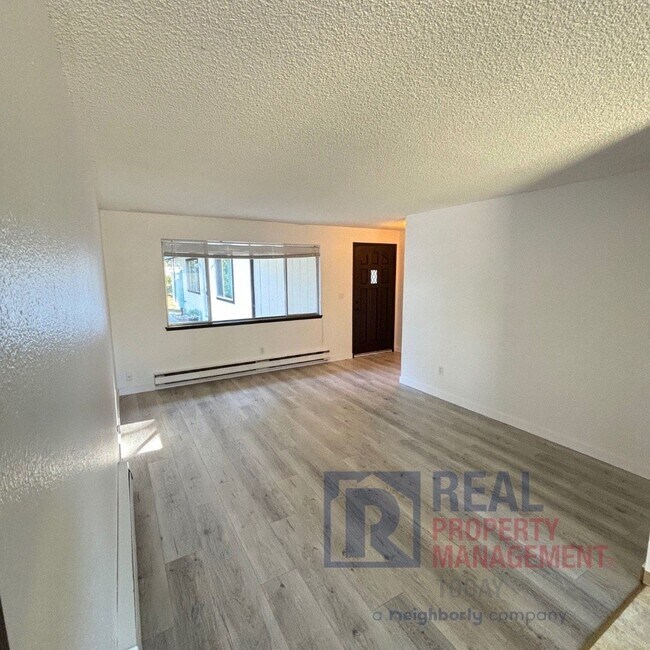 Foto del edificio - Charming 2-Bedroom Home with Modern Upgrad...