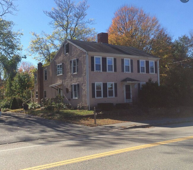 Frente - 351 N Main St