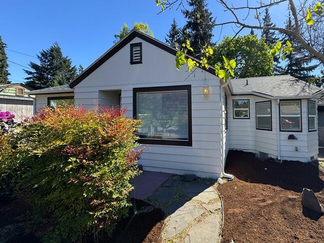 Photo - 801 Dorris St House