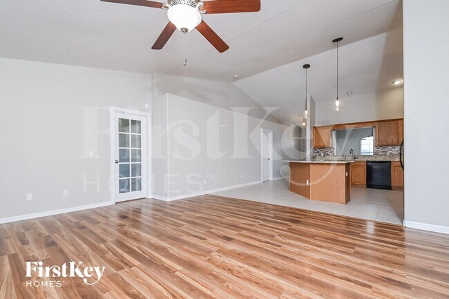 Foto del edificio - 8035 Sugar Pine Blvd
