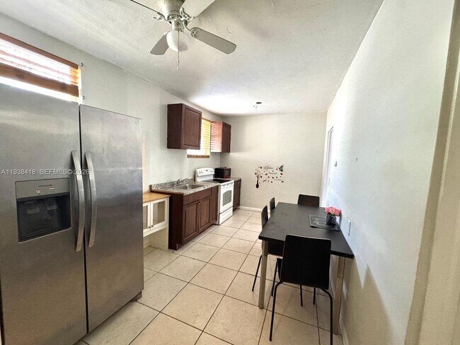 Foto del edificio - 465 NE 157th Ter
