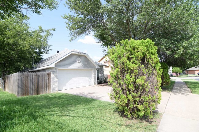 Foto del edificio - 2203 Armadillo Dr