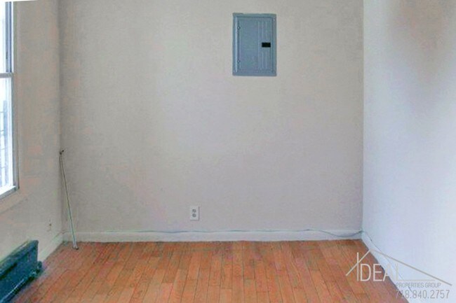 Building Photo - 820 Friel Pl