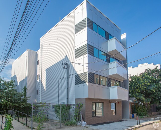 Foto del edificio - 1710 CAMBRIDGE St