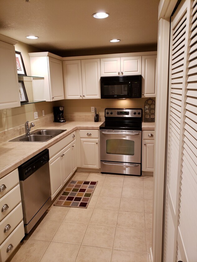 659 NE Garswood Ln Unit None, Beaverton, OR 97006 Condo for Rent in