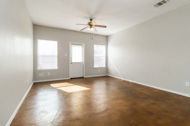 Foto del edificio - Beautiful 3bedroom, 2.5 bathroom townhome!