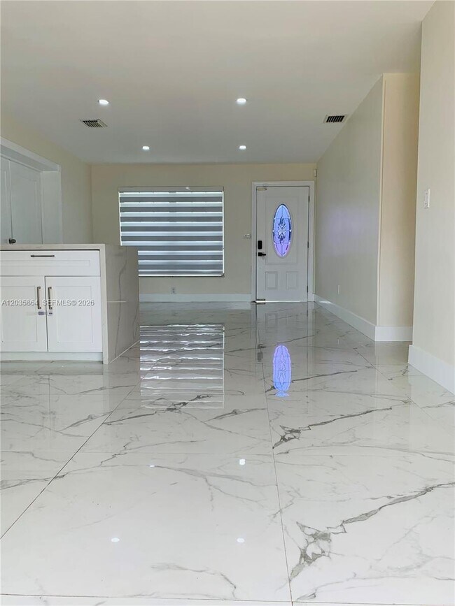Foto del edificio - 17010 NW 53rd Ave