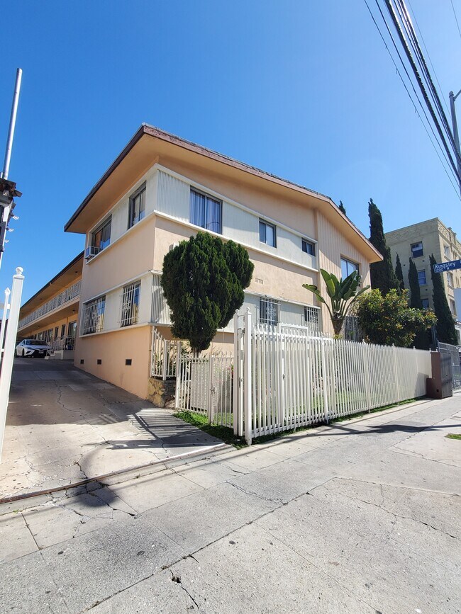 Building Photo - 5179 Fountain Ave